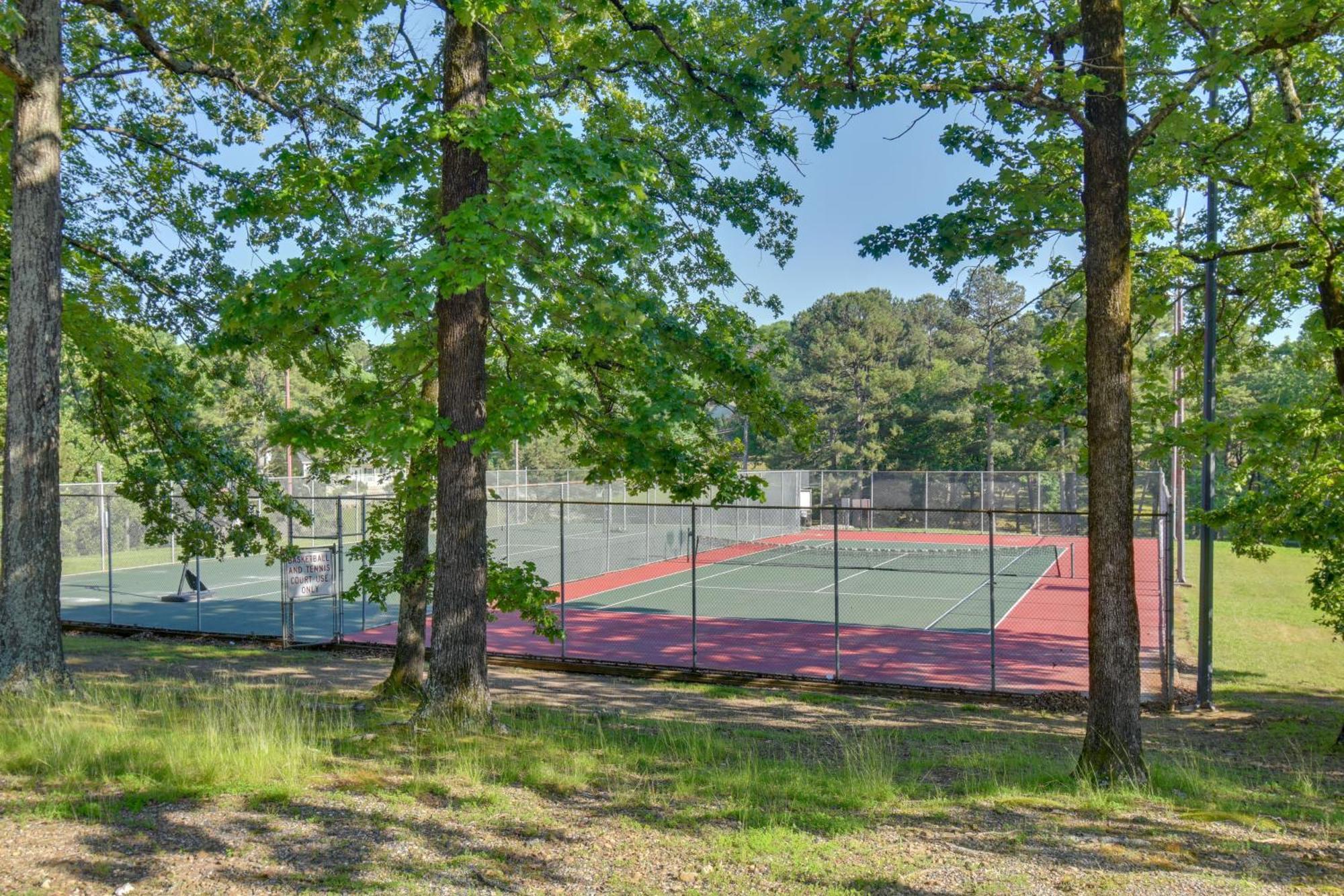 Lakefront Retreat With Deck, Dock And Resort Amenities Hot Springs Bagian luar foto