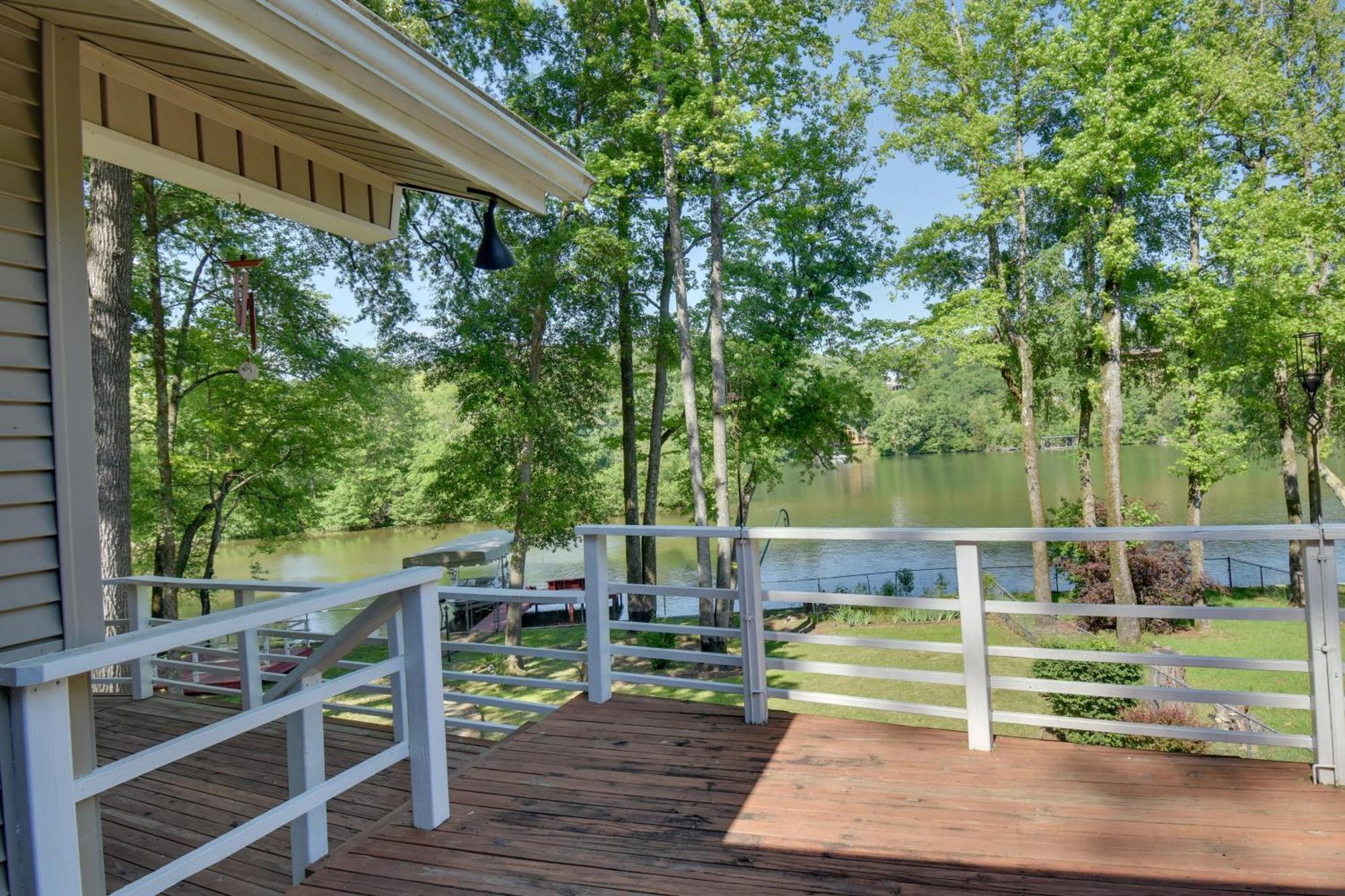 Lakefront Retreat With Deck, Dock And Resort Amenities Hot Springs Bagian luar foto