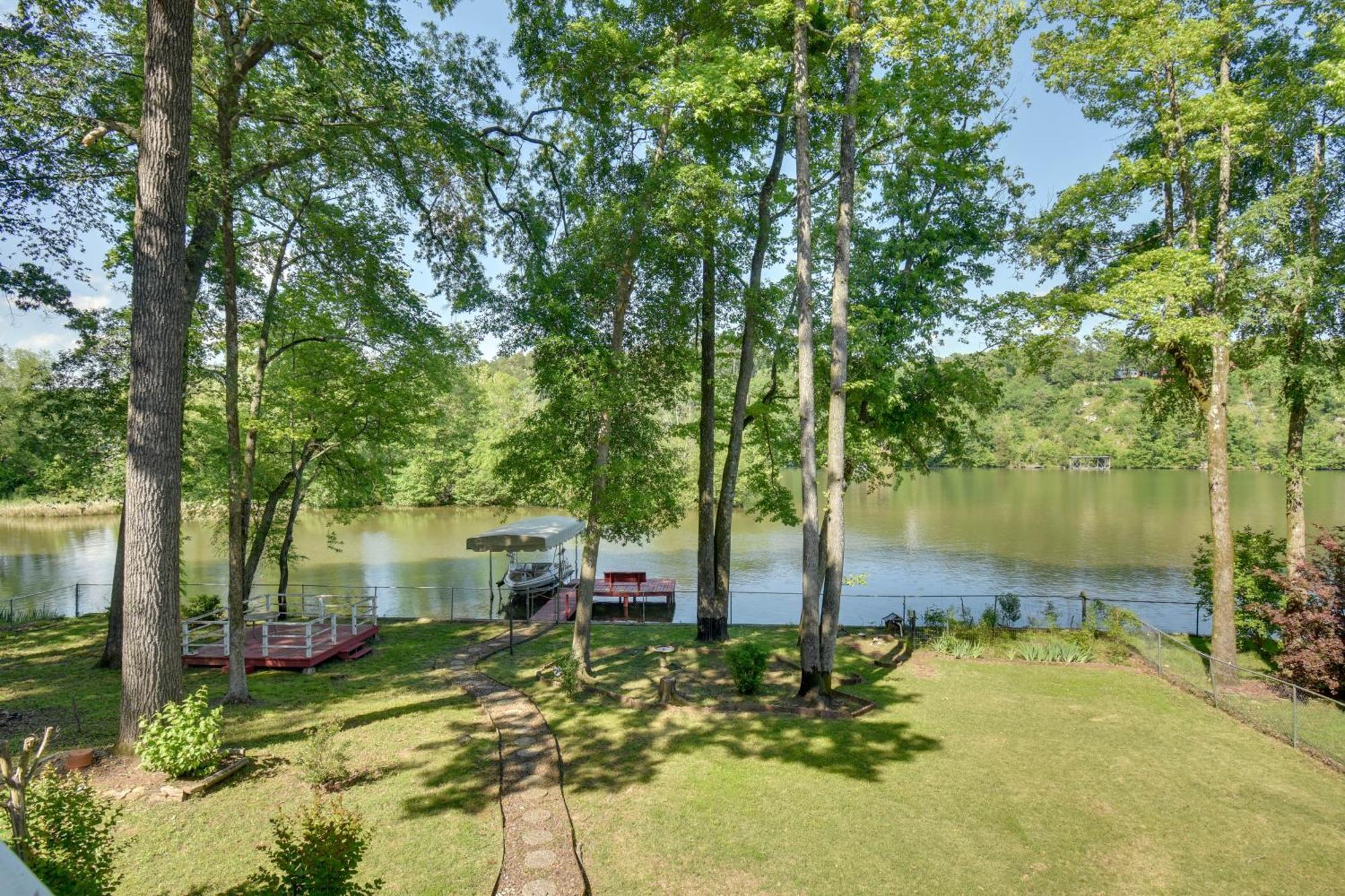 Lakefront Retreat With Deck, Dock And Resort Amenities Hot Springs Bagian luar foto