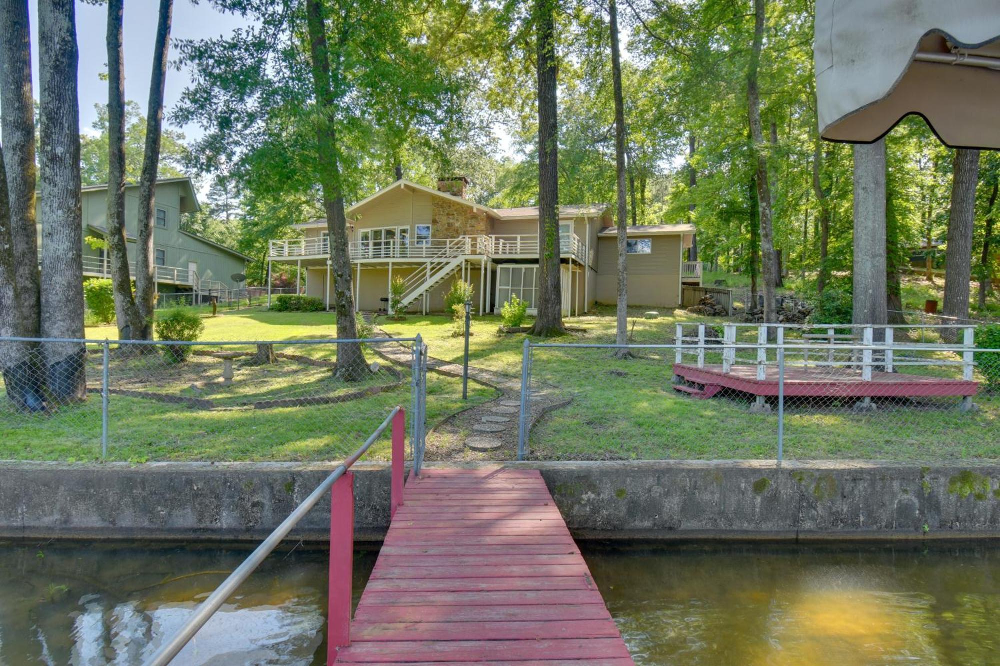Lakefront Retreat With Deck, Dock And Resort Amenities Hot Springs Bagian luar foto